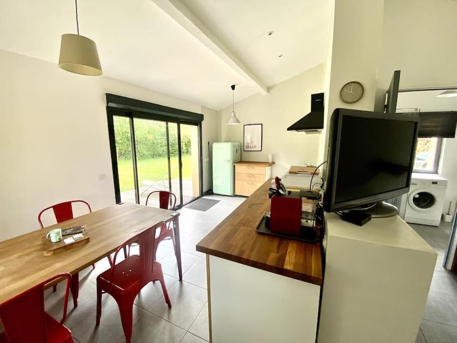 La Lande - Petite Maison Avec Jardin Vendat Extérieur photo