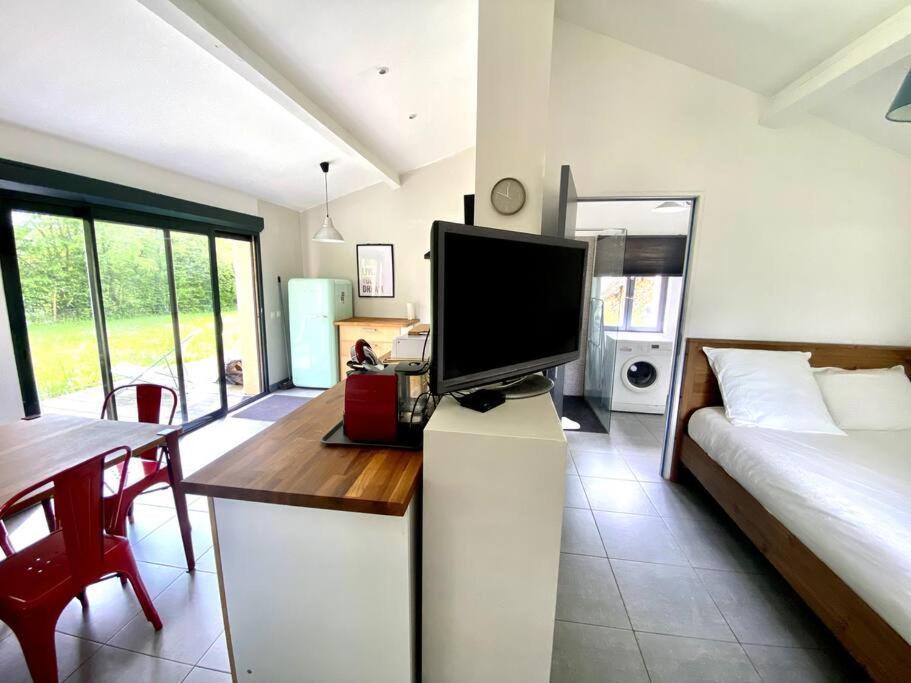 La Lande - Petite Maison Avec Jardin Vendat Extérieur photo