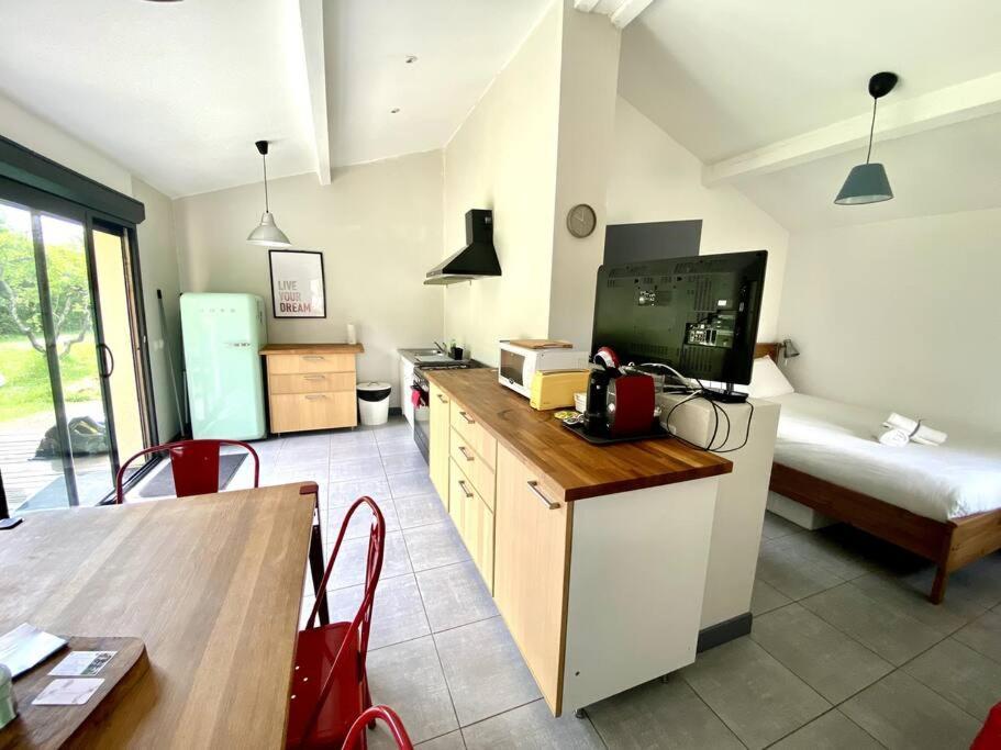 La Lande - Petite Maison Avec Jardin Vendat Extérieur photo